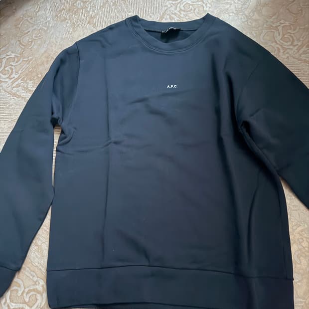 A.P.C. 네이비 맨투맨 M