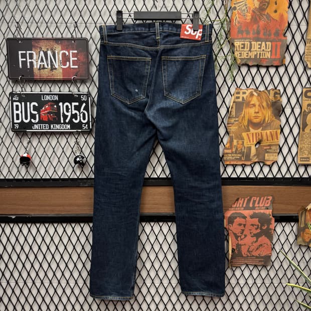 슈프림 리지드 슬림 셀비지 데님 팬츠 후면 패치 로고 포인트