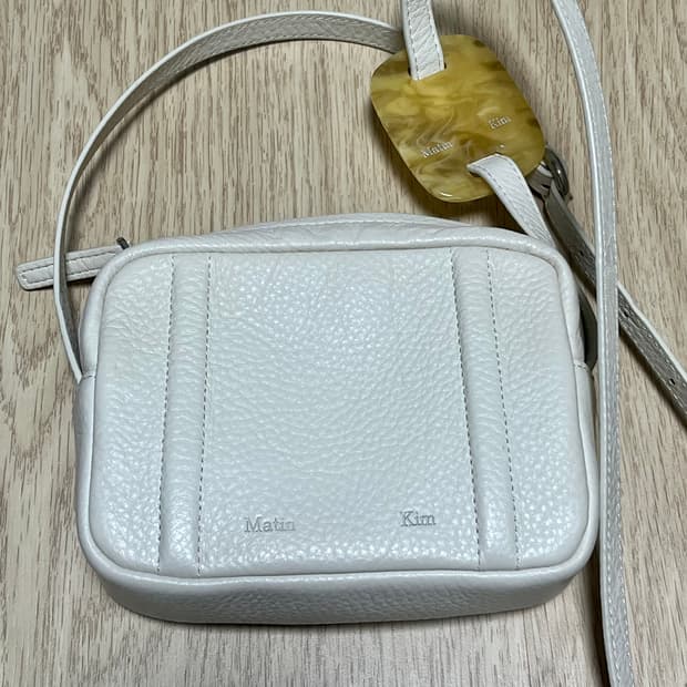 마뗑킴 호마이카 미니 크로스백 크림색상