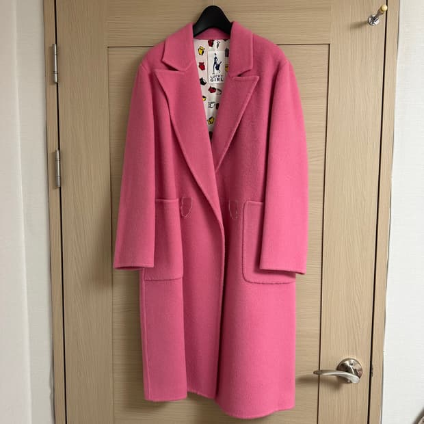 럭키슈에뜨 럭키슈에트 럭키걸 장윤주 콜라보 핑크 코트 36사이즈/새상품