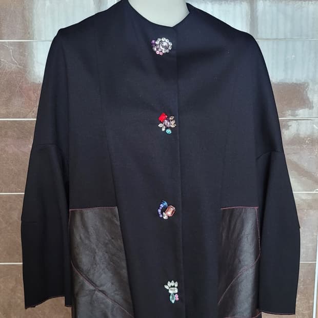 (여성77~88사이즈)여성 칠부 디자이너 자켓(보석단추)