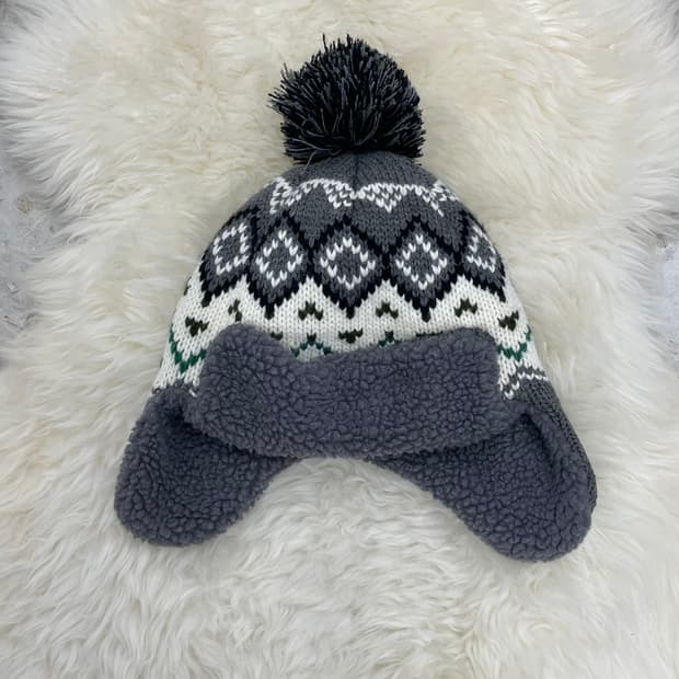 그레이 노르딕 이어머프 비니