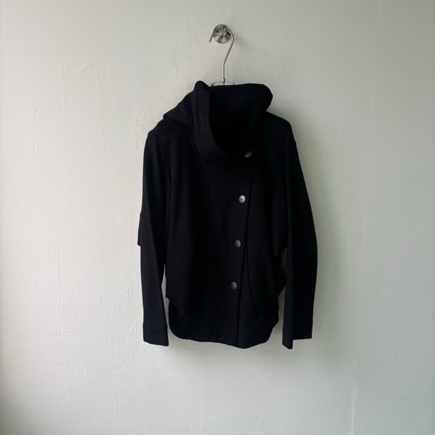 비비안 웨스트 우드 하이넥 사선 버튼 자켓 