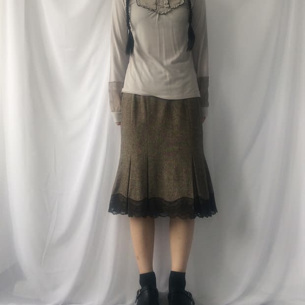 Frill trimming high neck sleeve