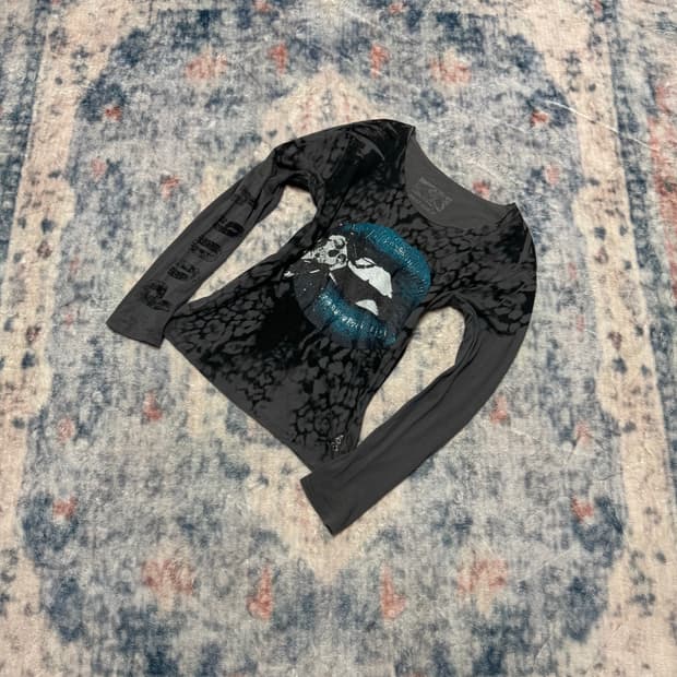Max six 00s leopard lip cut sew