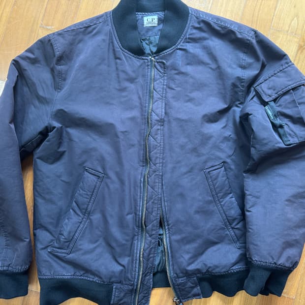 CP컴퍼니 자켓 입니다