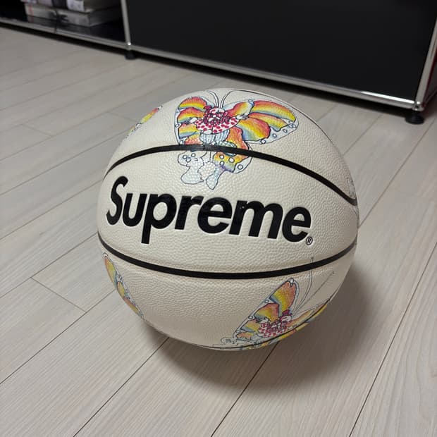 슈프림x마크 곤잘레스 버터플라이 농구공 스팔딩 