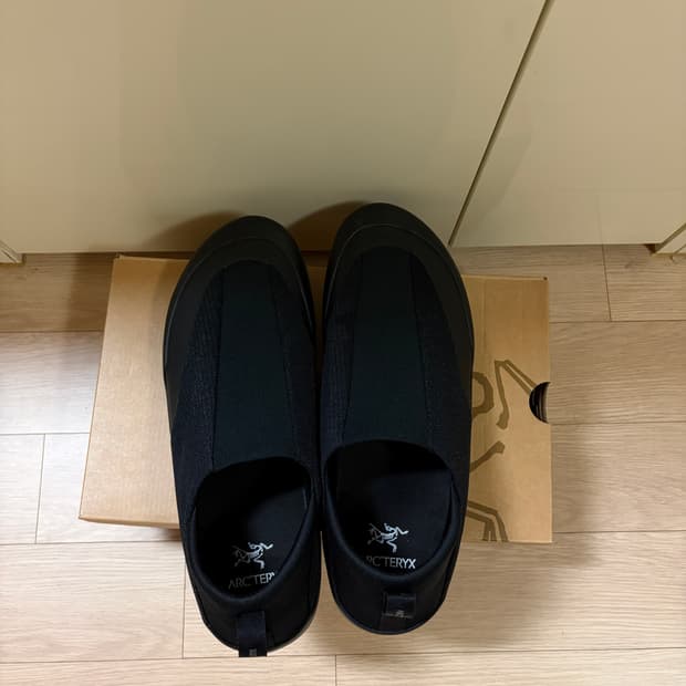 [285] 아크테릭스 크래그 슬립온 블랙 10사이즈