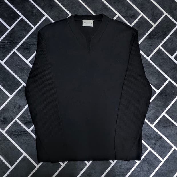 솔리드옴므 브이넥 니트 