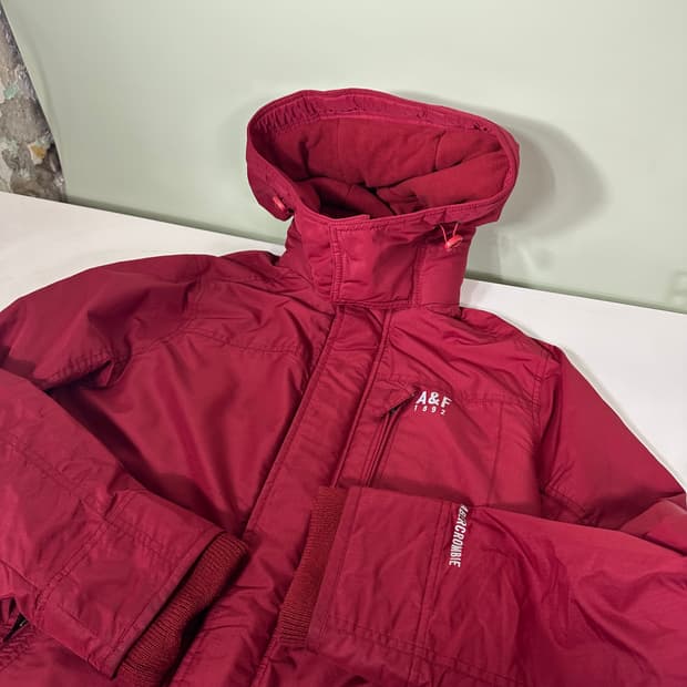 L 아베크롬비앤피치 딥레드 후드 나일론점퍼