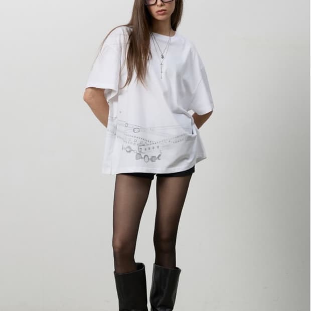 SNAP BELT GRAPHIC TEE WHITE