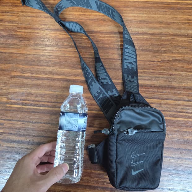 나이키 에센셜 미니 크로스백 