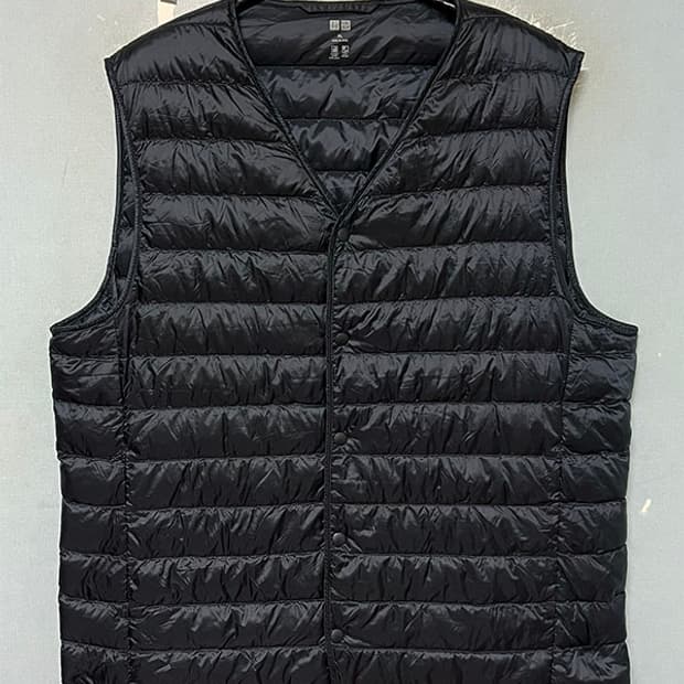 유니클로 남자 경량 패딩조끼 새상품 블랙 100-105