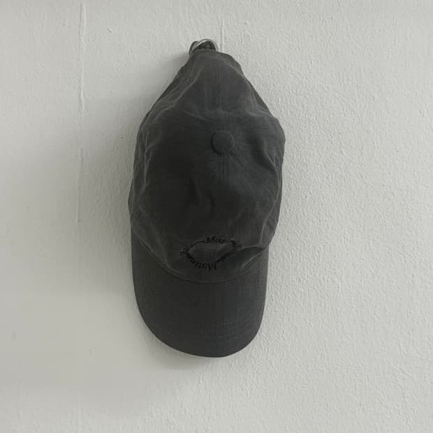 마뗑킴 마카롱 로고 챠콜그레이 볼캡