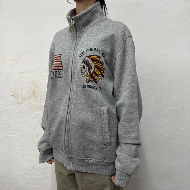 아비렉스(AVIREX) 멜란지 코튼 웨스턴 자수로고 하이넥 집업 자켓