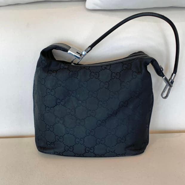 구찌 GG 나일론 호보백