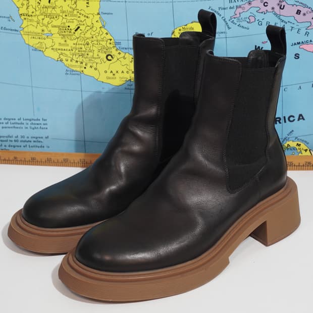 로에베 레더 첼시부츠