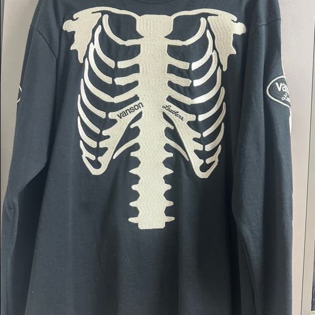 AAO 밴슨 본 롱슬리브 판매합니다.