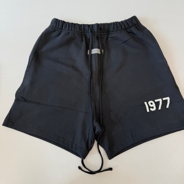 에센셜 1977 아이언 쇼츠 S