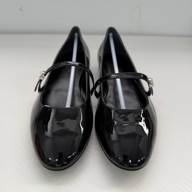 새제품) 루이비통 정품 에나멜 메리제인 플랫 슈즈 37.5