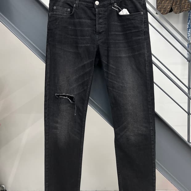 발렌시아가 슬림핏 블랙 데님 디스진