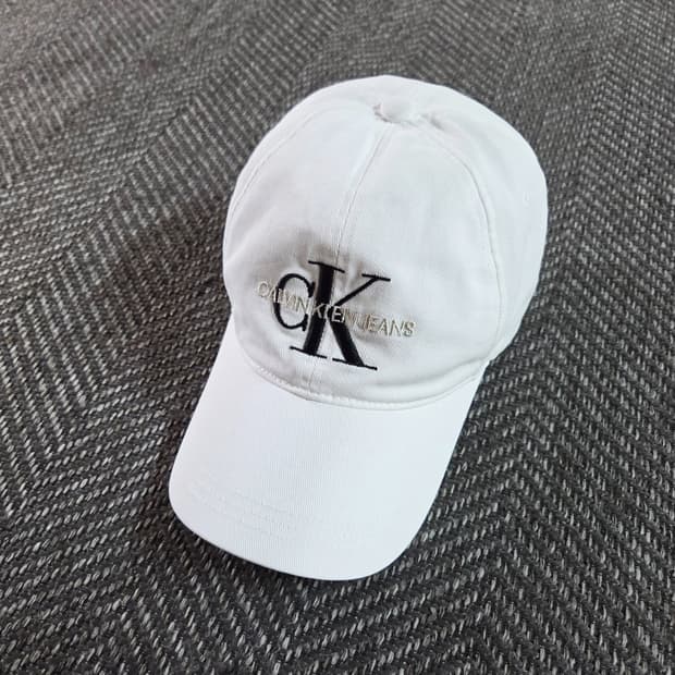 캘빈클라인 CK 모노그램 볼캡