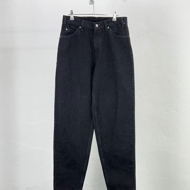 리바이스 560 루즈 테이퍼드 오렌지 탭 블랙 데님 팬츠