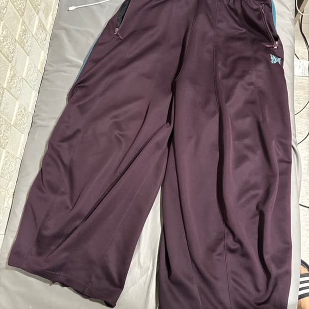 니들스 H.D 트랙팬츠 버건디