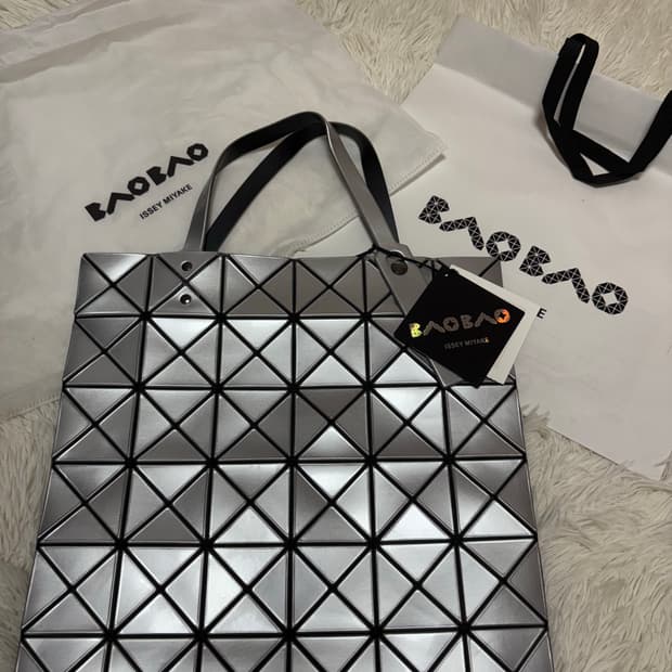 바오바오 이세이미야케 루센트 토트백 실버