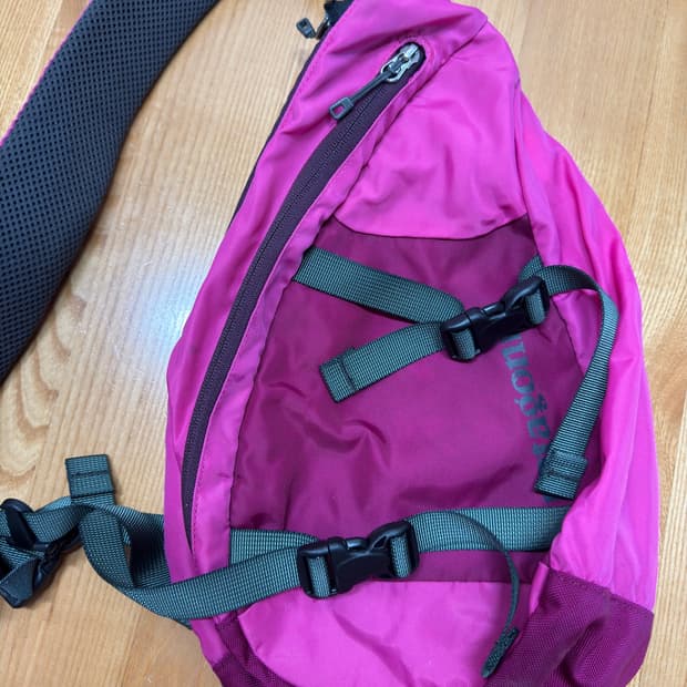 Patagonia atom slingbag 8L pink