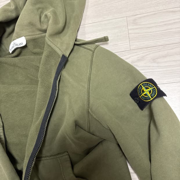 스톤아일랜드 후드집업 
