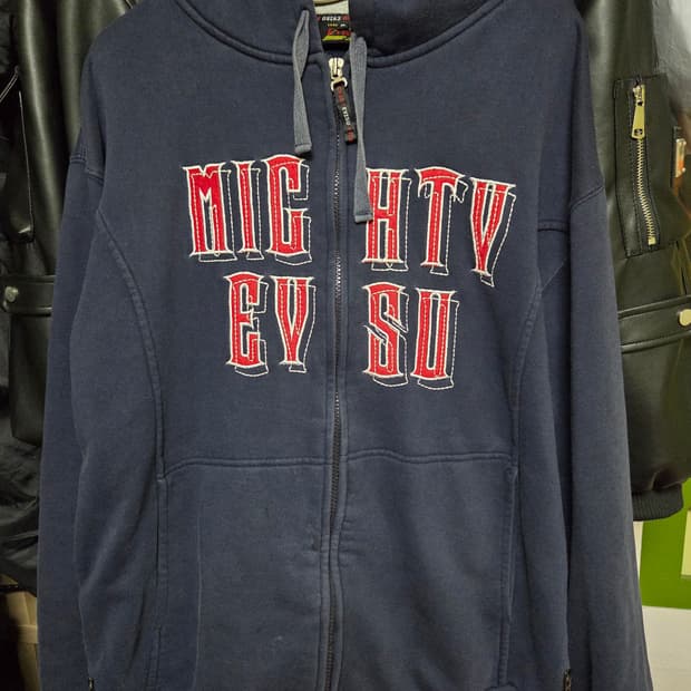 에비수 후드집업