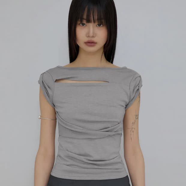 플레어업 Asymmetrical Draped Roll-Up T-Shirt