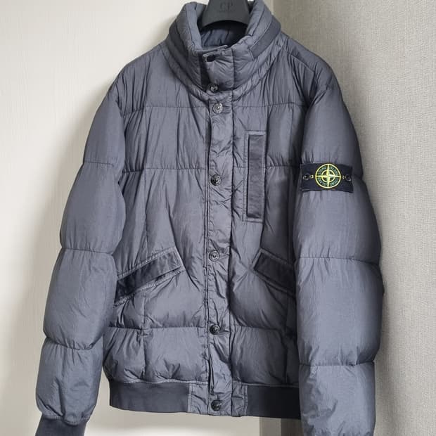 스톤아일랜드 크링클랩스 논후드 패딩