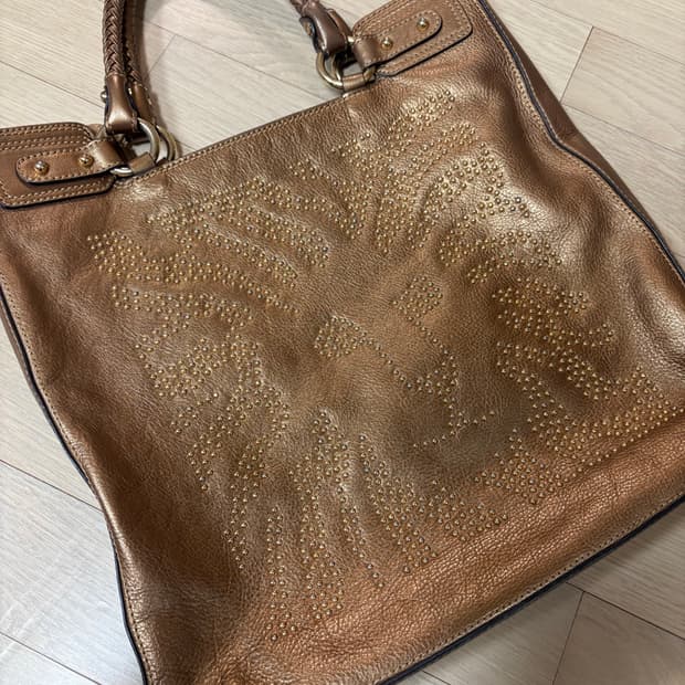 앤클라인 사자 스터드 토트백