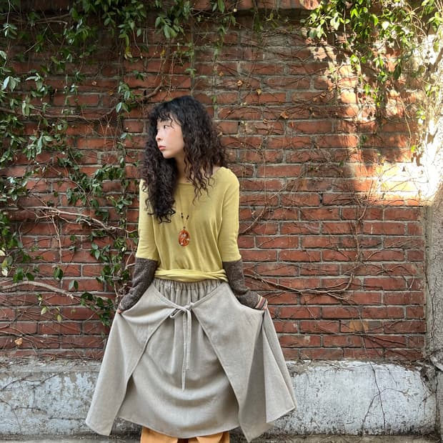 오트밀 랩 포인트 미디스커트