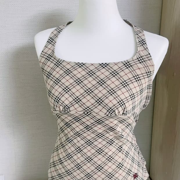 버버리 유일매물 블루라벨 노바체크 홀터넥 민소매 나시 슬리브리스