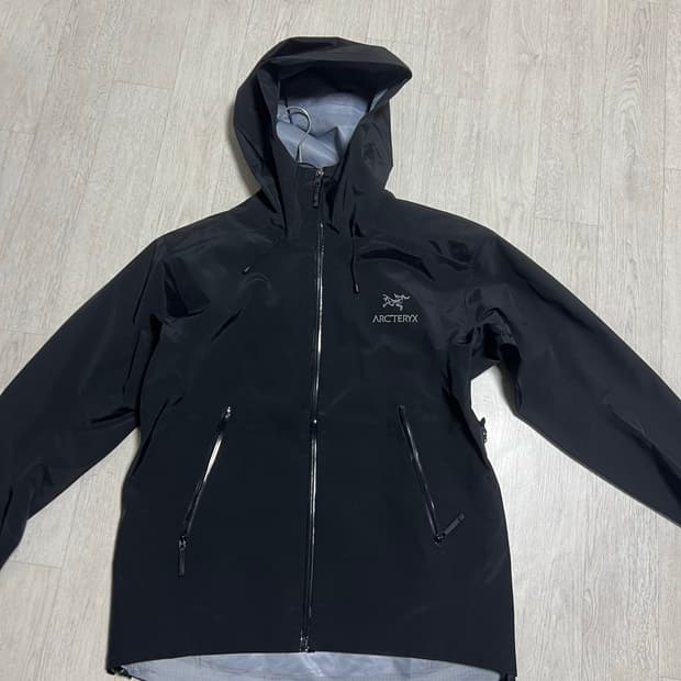 아크테릭스 베타 자켓 120만원짜리 100에 팝니다