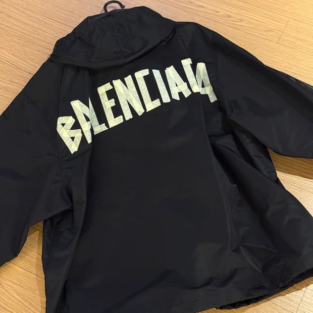 발렌시아가 테이프 로고 바람막이 M 새상품