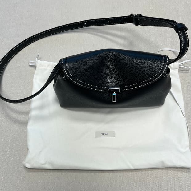 Toteme 티락 클러치백