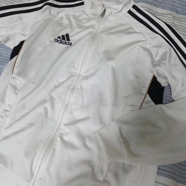 아디다스 레알마드리드 져지(였던) 흰검져지