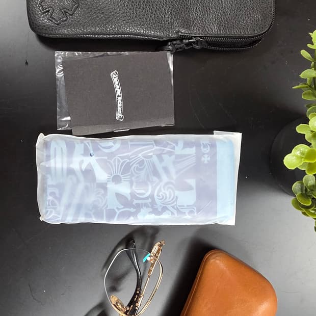 크롬하츠 프로스티드 블랙 골드 안경