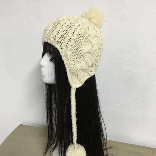 pom pom knit beanie