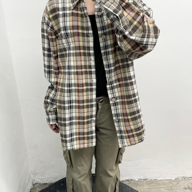 너드 브라운 포켓 체크 셔츠