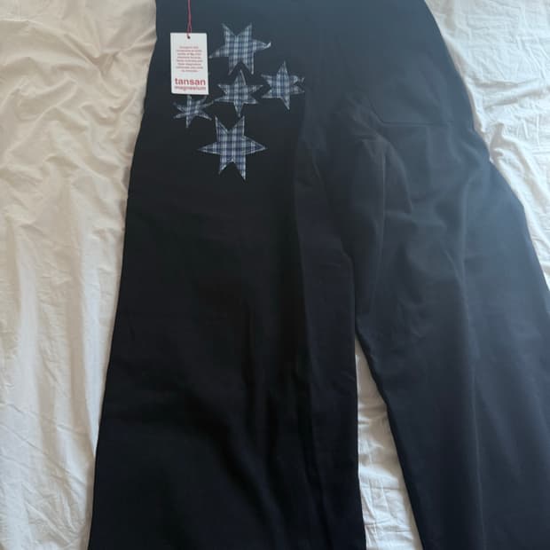 탄산마그네슘 스타 아플리케 블랙 팬츠