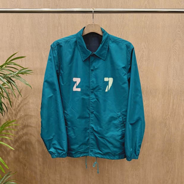 언더커버 코치 자켓 백 피라미드 프린팅 밑단 스트링 레귤러핏 틸 블루