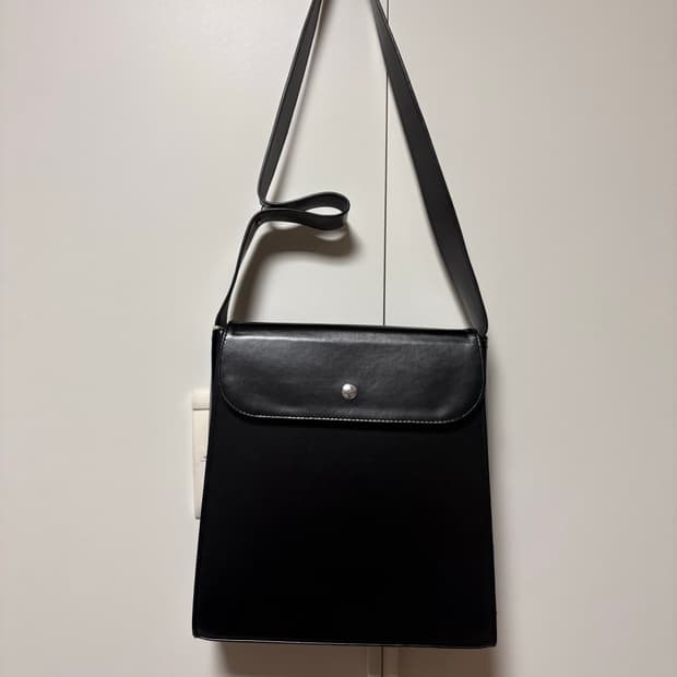 아워레가시 레더 익스텐디드 백 블랙