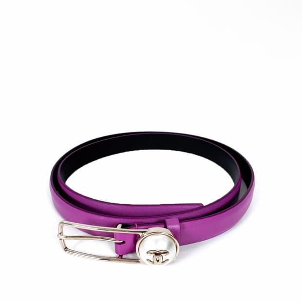 [75] 샤넬 여성 클래식 CC로고 자개 단추 램스킨 레더 벨트 퍼플