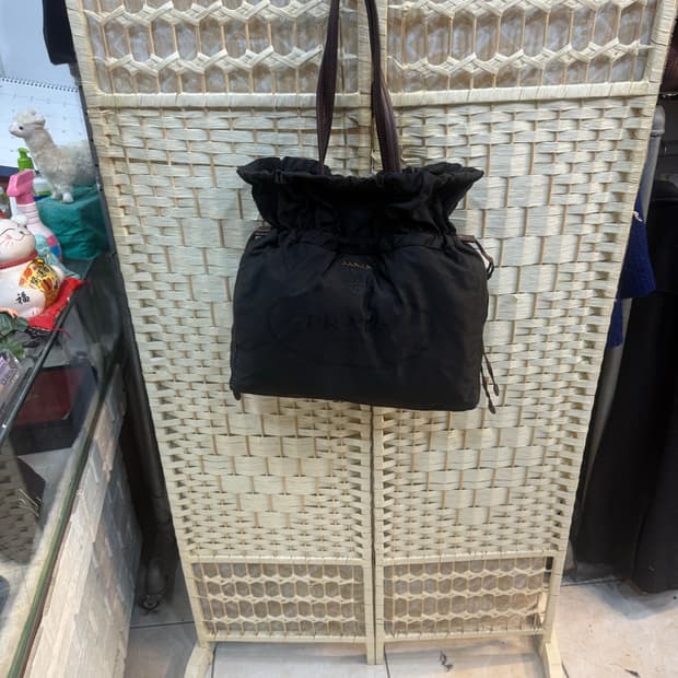 정품 프라다 나일론 복주머니 쇼퍼백 팝니다