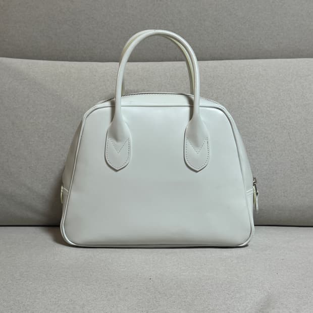 꼼데가르송 아오야마 백 라운드 화이트 3호